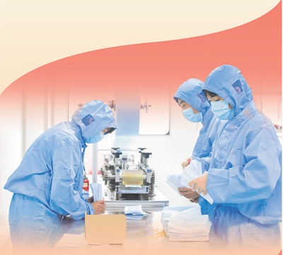 江苏南通升诺医疗科技有限公司加班加点生产医用外科口罩，助力抗疫。 　　人民视觉